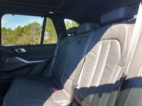 Used 2019 BMW X5 xDrive50i w/ M Sport Package image 9