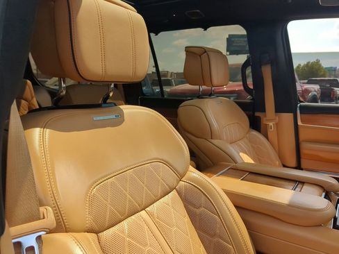 Used 2022 Jeep Grand Wagoneer Series III image 32