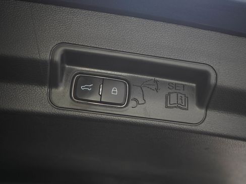Used 2020 Ford Explorer XLT w/ Equipment Group 202A AWD/4WD image 11