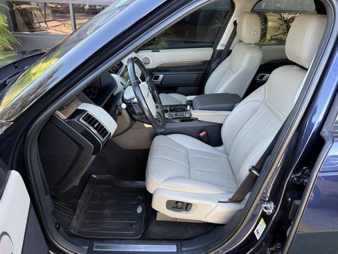 Used 2018 Land Rover Discovery HSE image 13