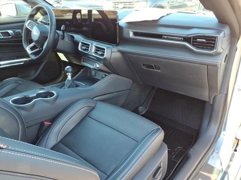 Used 2025 Ford Mustang GT Premium image 11