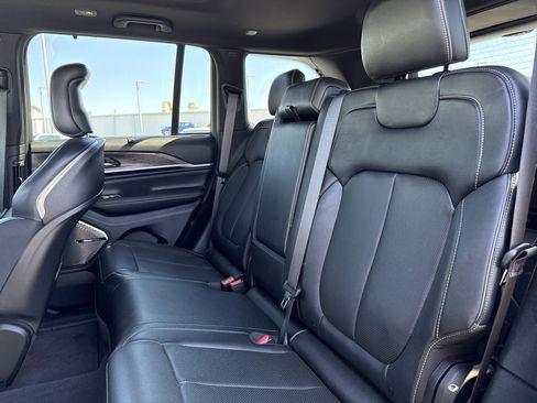 Used 2022 Jeep Grand Cherokee Overland w/ Luxury Tech Group IV image 40