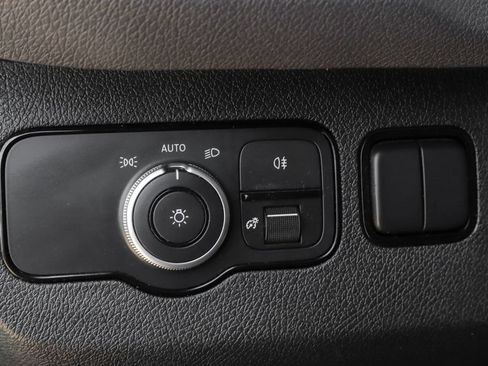 Used 2025 Mercedes-Benz Sprinter 2500 image 24