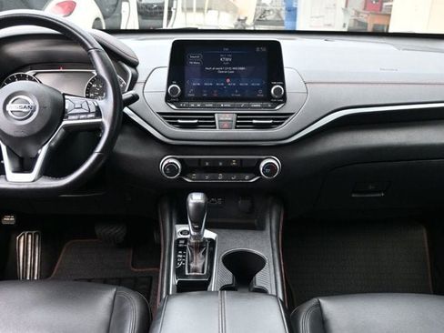 Used 2019 Nissan Altima 2.5 SR FWD image 11