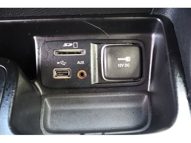Used 2015 Jeep Cherokee Latitude w/ Cold Weather Group AWD/4WD image 16