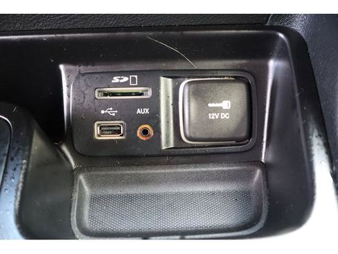 Used 2015 Jeep Cherokee Latitude w/ Cold Weather Group AWD/4WD image 16
