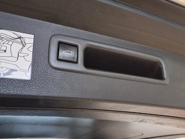 Used 2024 Toyota Highlander XLE FWD image 24