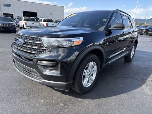 Certified 2023 Ford Explorer XLT w/ Class IV Trailer Tow Package image 2