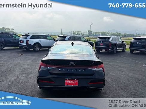 Used 2025 Hyundai Elantra Sport FWD image 22