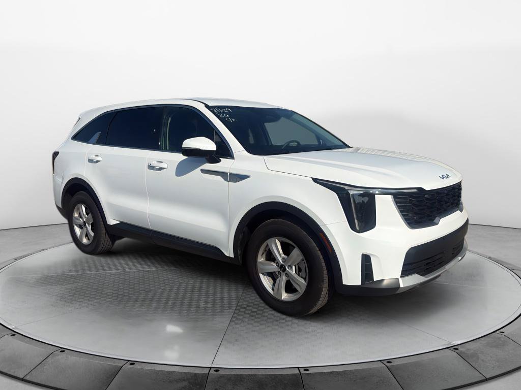 Used 2026 Kia Sorento LX FWD image 3