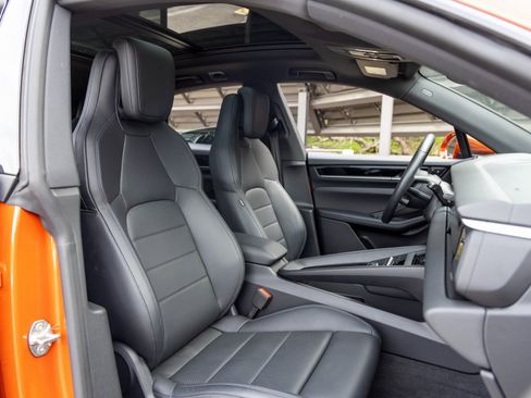 Certified 2025 Porsche Macan Electric image 56