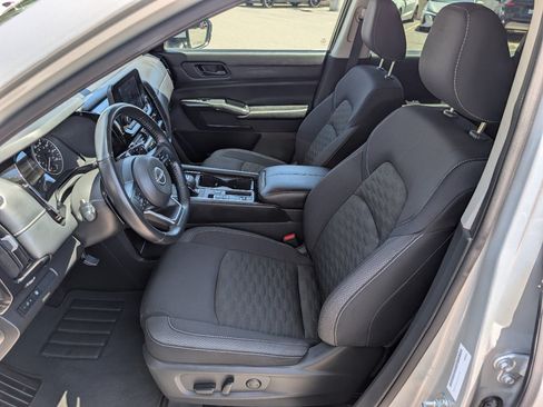 Used 2024 Nissan Pathfinder SV w/ Black Appearance Package FWD image 2
