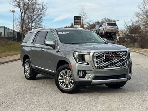 Used 2024 GMC Yukon Denali w/ Advanced Technology Package image 2