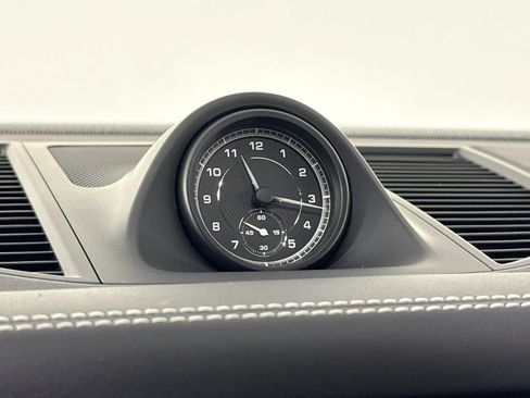 Certified 2023 Porsche Macan AWD/4WD image 23