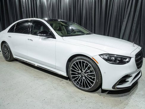 Used 2024 Mercedes-Benz S 580 4MATIC Sedan image 3