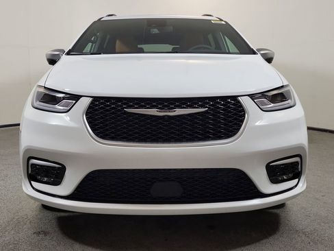 New 2026 Chrysler Pacifica Pinnacle image 2