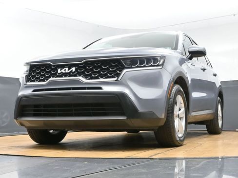 Used 2023 Kia Sorento LX image 44