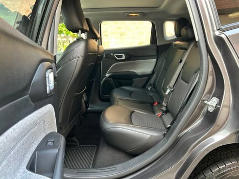 Used 2022 Jeep Compass Latitude w/ Sun and Sound Group AWD/4WD image 22