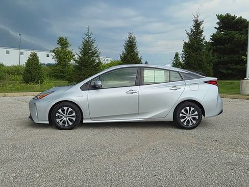 Used 2022 Toyota Prius LE AWD/4WD image 8