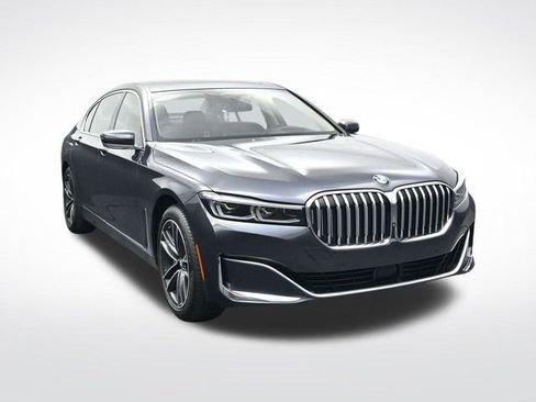 Used 2020 BMW 750i xDrive image 2