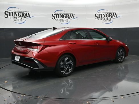 Used 2025 Hyundai Elantra Limited FWD image 7