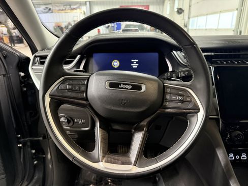 Used 2023 Jeep Grand Cherokee Limited w/ Luxury Tech Group II image 29