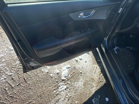 Used 2023 Kia Forte LX image 14