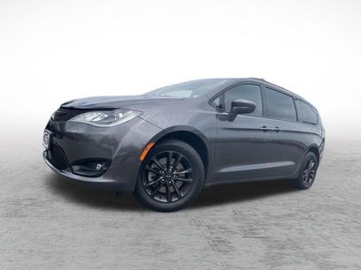 Used 2020 Chrysler Pacifica Touring-L w/ Advanced Safetytec Group