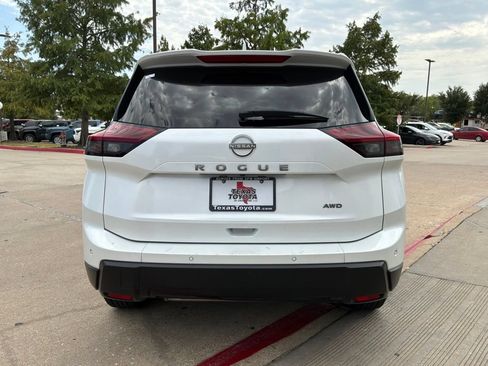 Used 2025 Nissan Rogue SV AWD/4WD image 7
