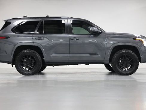 Used 2025 Toyota Sequoia Capstone AWD/4WD image 20