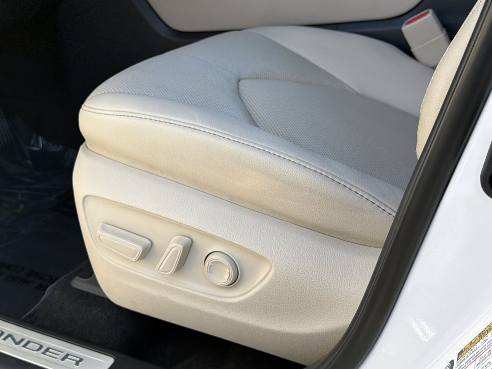 Used 2023 Toyota Highlander Limited FWD image 15
