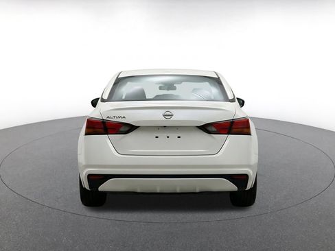 Used 2025 Nissan Altima 2.5 SV FWD image 9