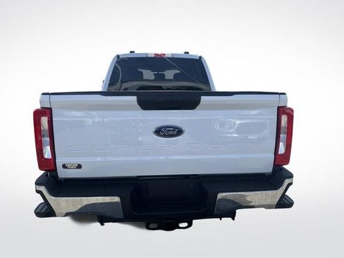 Used 2023 Ford F250 XLT w/ FX4 Off-Road Package AWD/4WD image 4