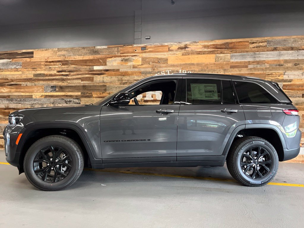 New 2026 Jeep Grand Cherokee Altitude AWD/4WD image 16