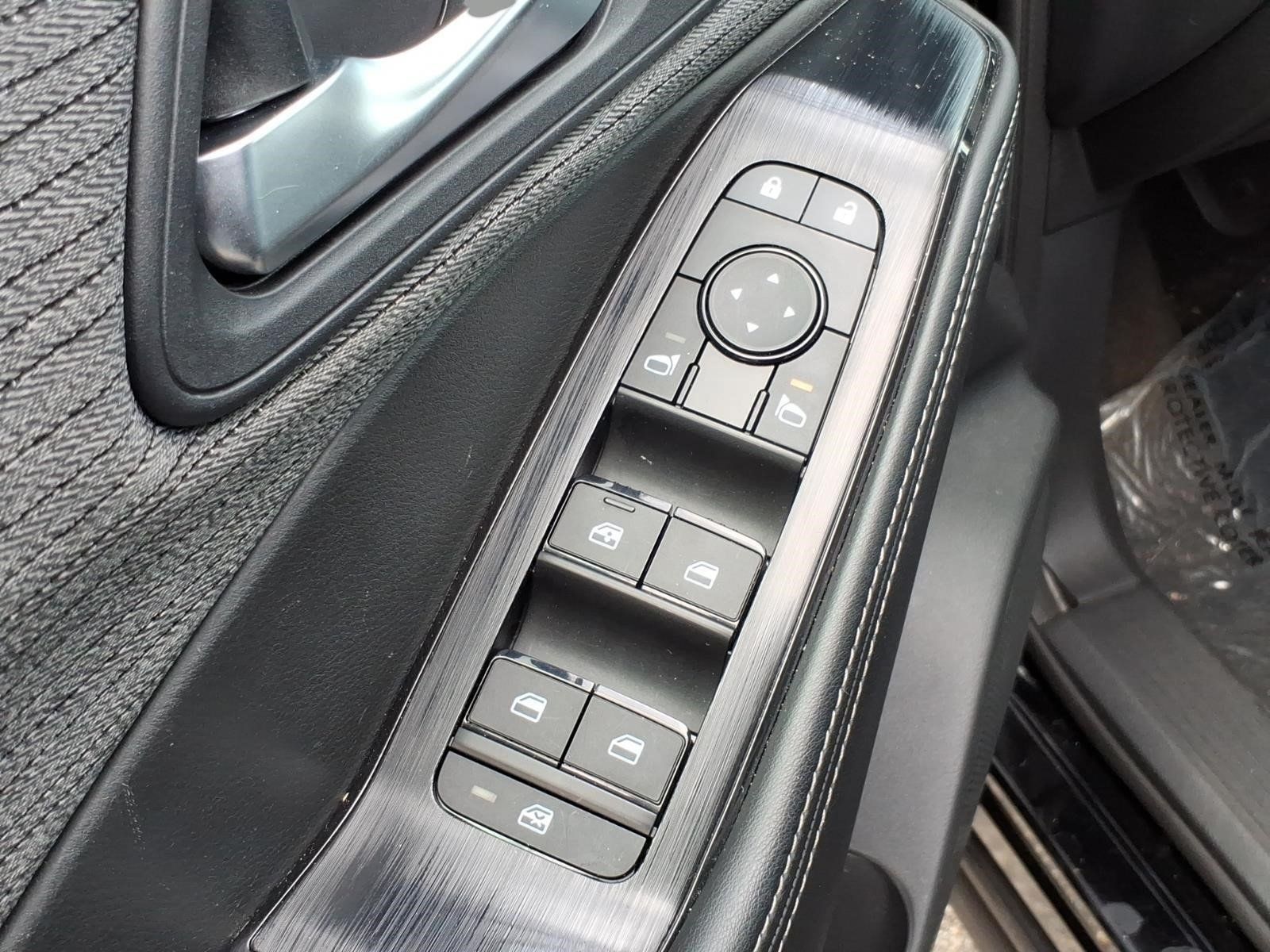 Used 2023 Nissan Rogue SV AWD/4WD image 12