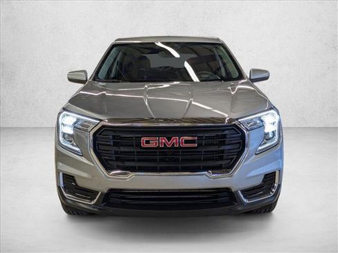 Used 2024 GMC Terrain SLE AWD/4WD image 2