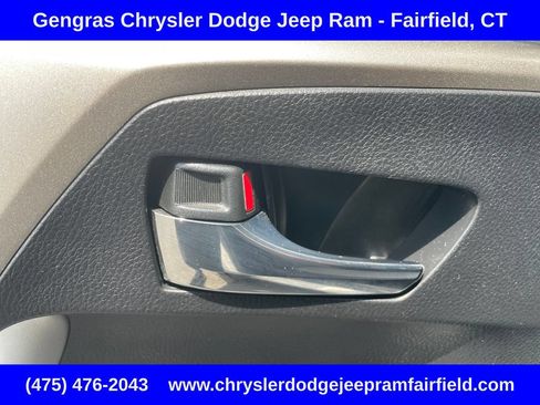 Used 2015 Toyota RAV4 Limited AWD/4WD image 36
