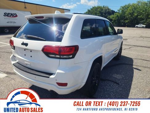 Used 2018 Jeep Grand Cherokee Altitude AWD/4WD image 5