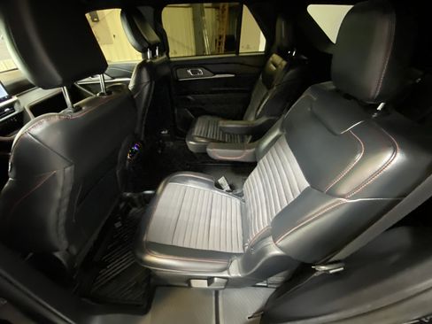Used 2025 Ford Explorer ST-Line image 25