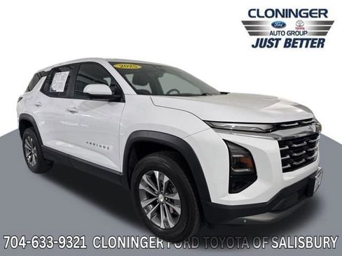 Used 2025 Chevrolet Equinox LT w/ Safety and Technology Package FWD image 1