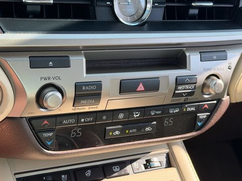 Used 2018 Lexus ES 350 w/ Luxury Package w/Wood Trim FWD image 23