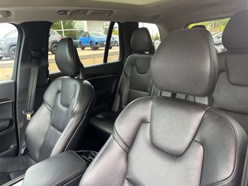 Used 2018 Volvo XC90 T6 Momentum w/ Convenience Package image 19