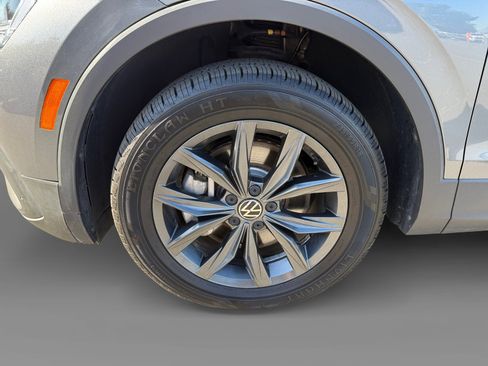 Used 2022 Volkswagen Tiguan SE image 9