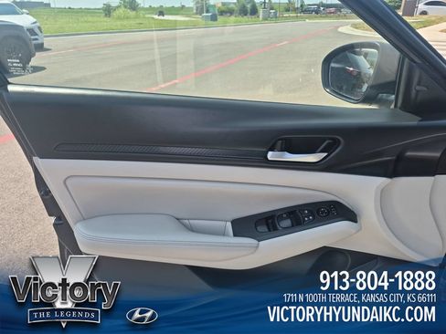 Used 2025 Nissan Altima 2.5 SV FWD image 10