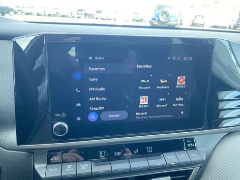 Used 2025 Toyota Camry SE w/ Convenience Package image 17