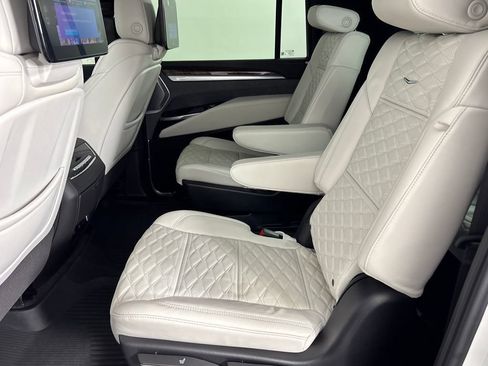 Used 2025 Cadillac Escalade ESV Sport Platinum AWD/4WD image 27