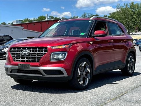Certified 2023 Hyundai Venue Limited w/ Cargo Package FWD image 2