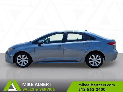 Used 2025 Toyota Corolla LE FWD image 4
