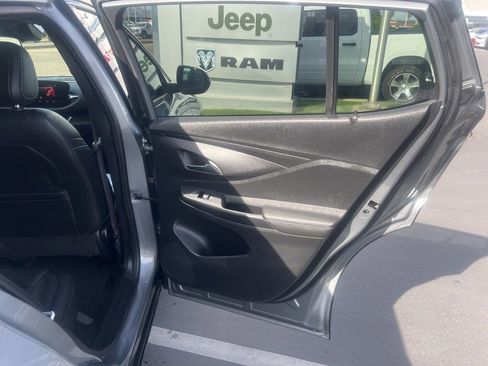 Used 2025 Buick Envista Sport Touring image 31