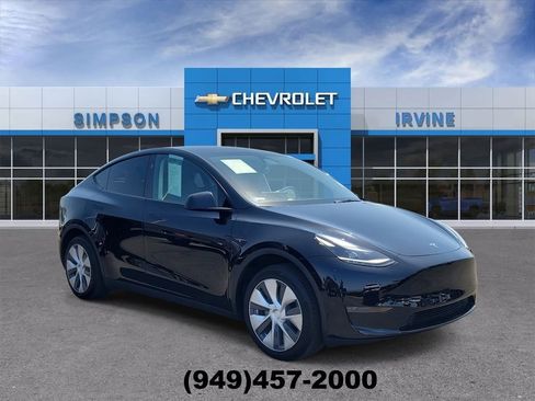 Used 2024 Tesla Model Y Long Range RWD image 2